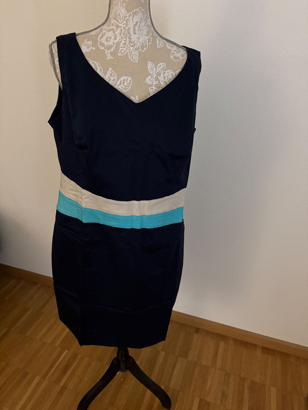 S.Oliver Vestiti: Kleid s.Oliver Marineblau, Gr. 44, NEU – Nuovo (secondo la descrizione) da Niedergösgen venduto da cha_ddz9
