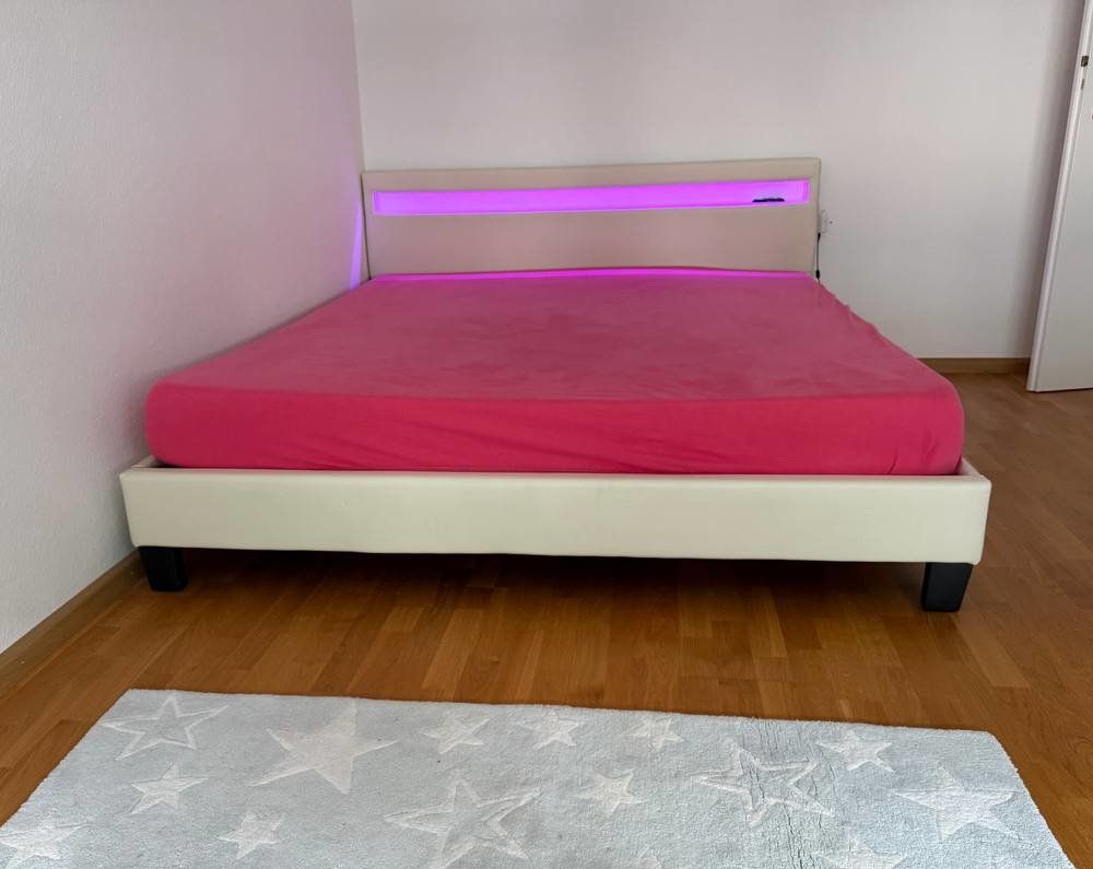 Letti: Bett mit integrierte LED – Usato da Basel venduto da Marcelo_xyz 1