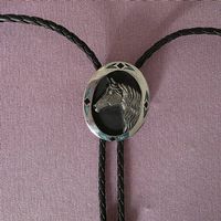 Cravate Cowboy ou Bolo Tie Western, neuf
