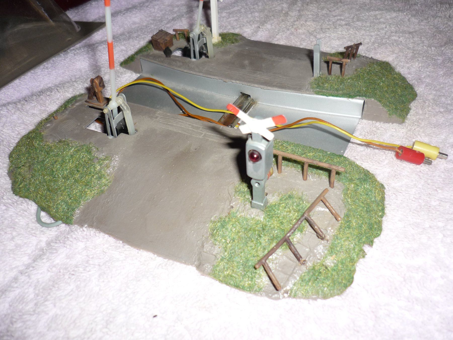Kibri Modelleisenbahnen: Bahnschranke Kibri H0 – Gebraucht aus Ebnat-Kappel von chech 1