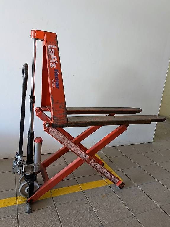 Carrelli elevatori e a forche: Scherenhubwagen Steinbock – Usato da Oberkirch LU venduto da celezi 2