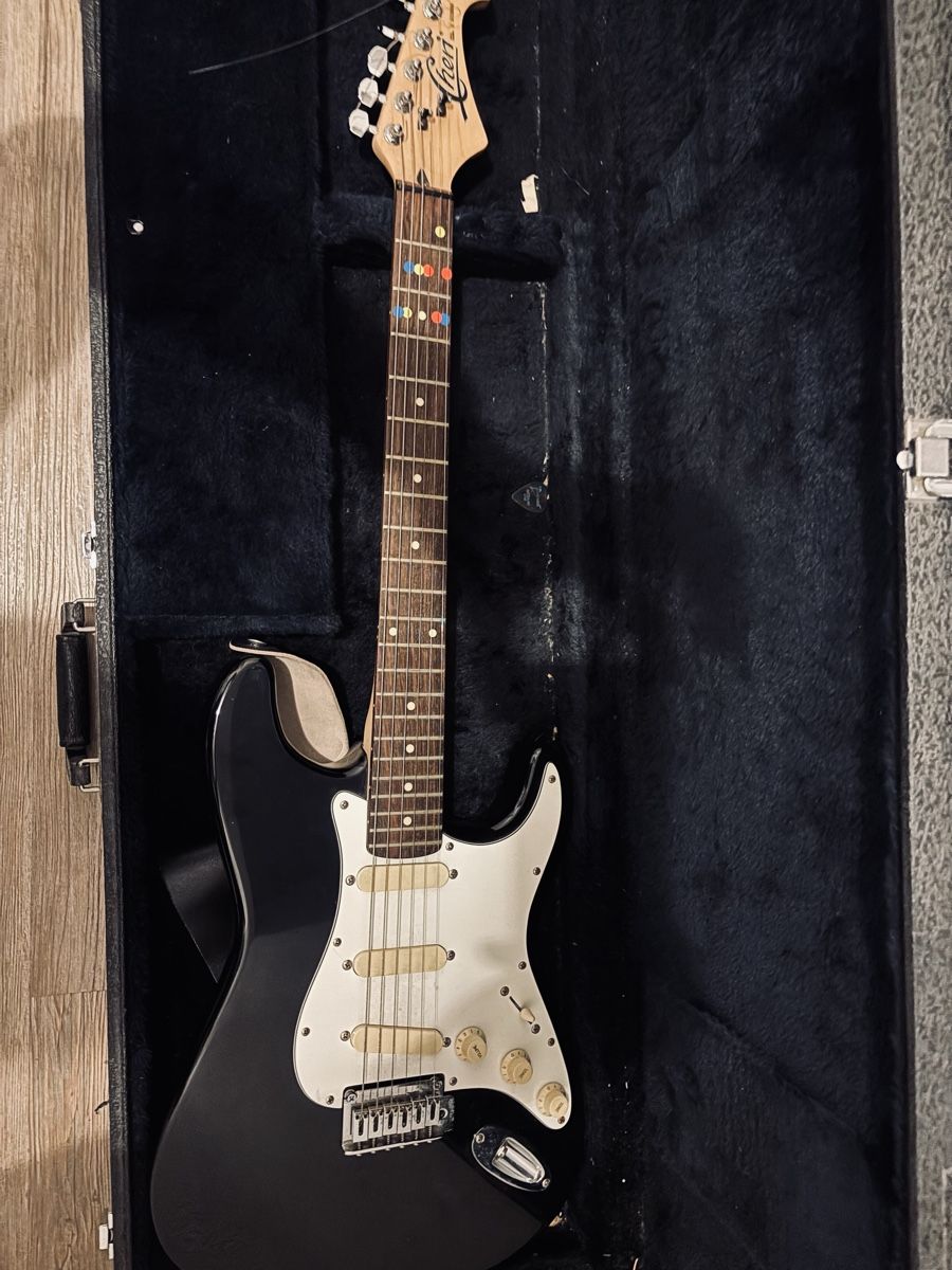 Instruments de musique: cheri e-gitarre – D'occasion à meiringen par Vlinder01