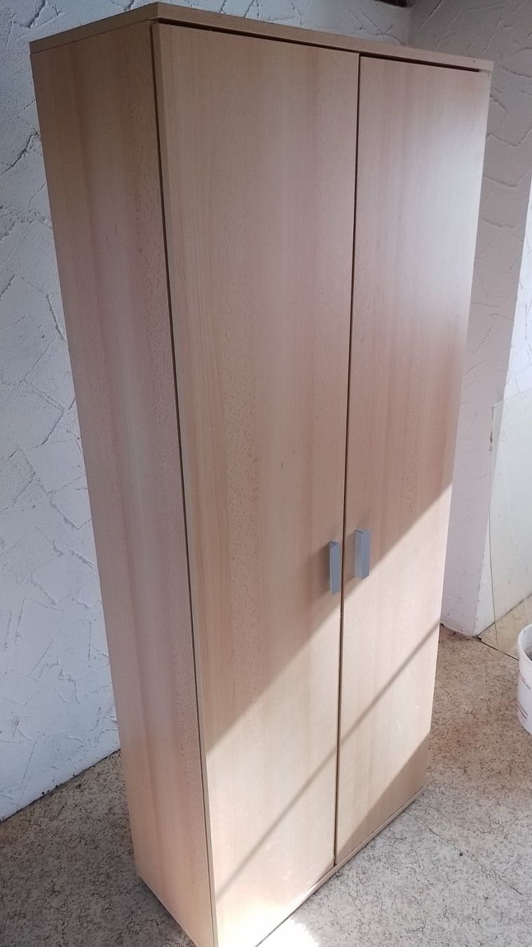Armoires: Schrank – D'occasion à Marbach LU par por-295
