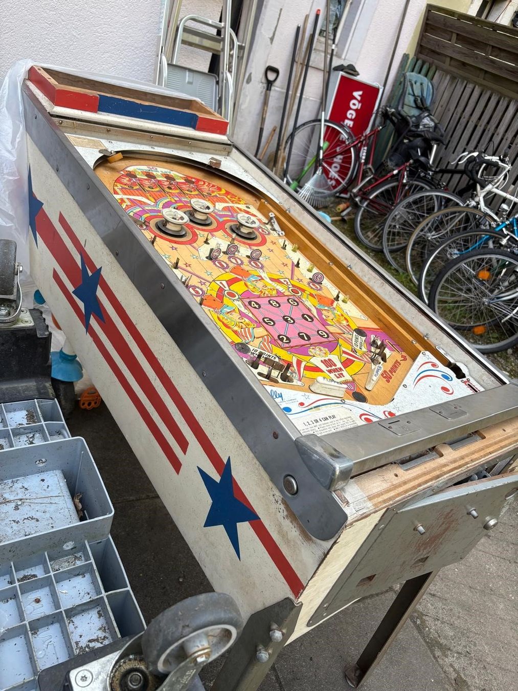 Flipperkästen: Flipper defekt. Bastlergerät oder als Ersatzteilspender. – Defekt aus Basel von olderantik 2