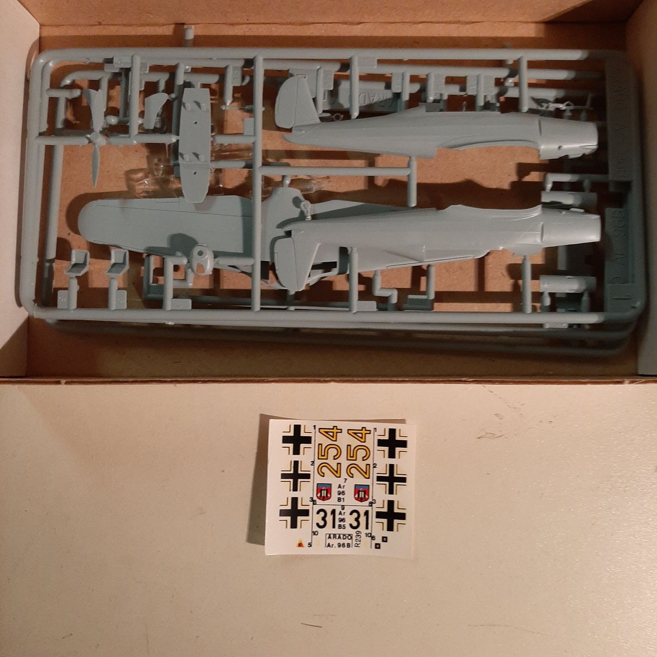 Heller Kit di modellismo & Modellini statici: 2411 ... Arado Ar 96 B-1 / B-5 ... Heller 239 – Usato da Bonstetten venduto da Benibanny59 4