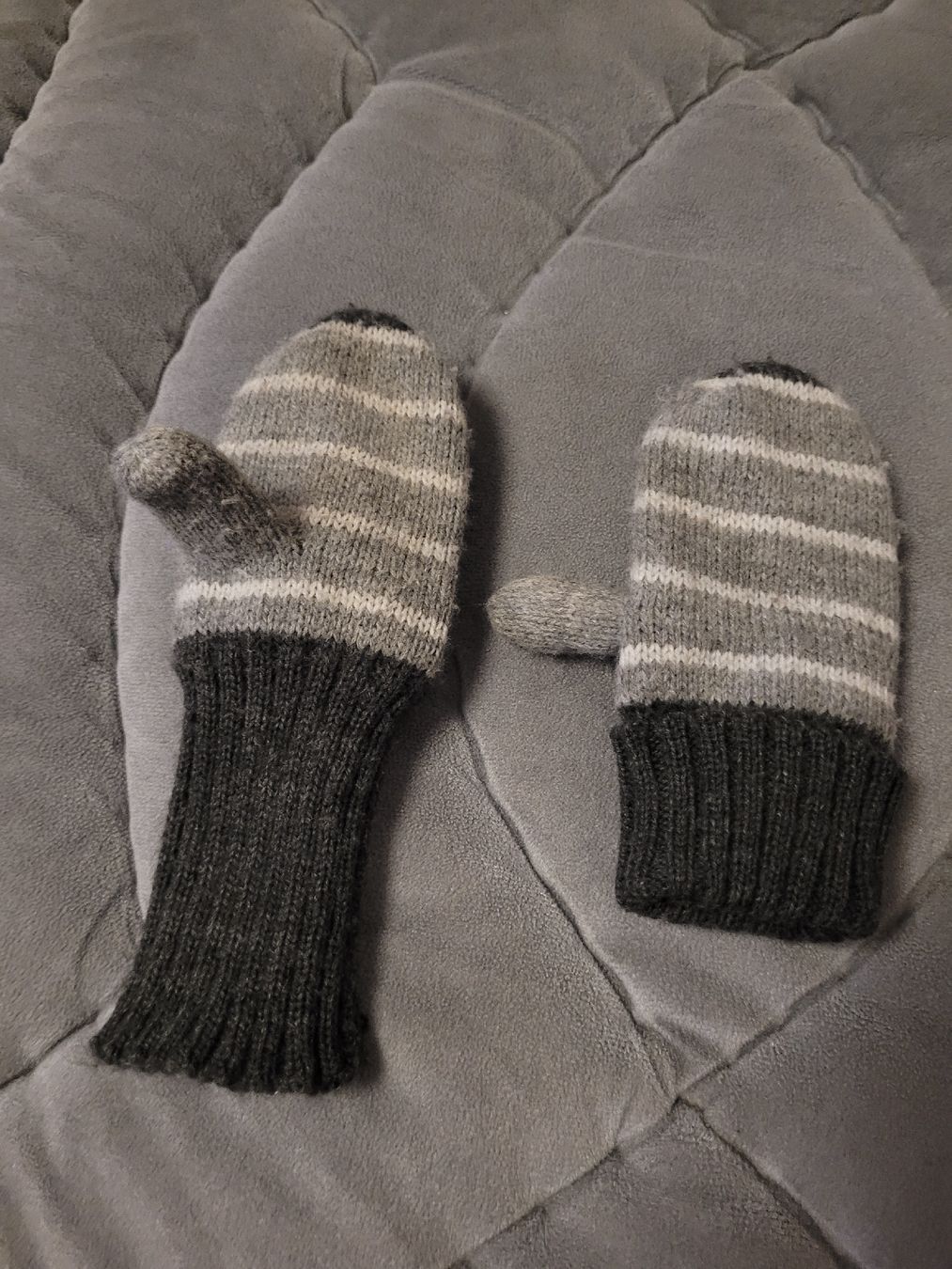 H&M Kinderhandschuhe: Handschuhe innen mit Fleece 6-12 Monate – Gebraucht aus Biel/Bienne von Aare5