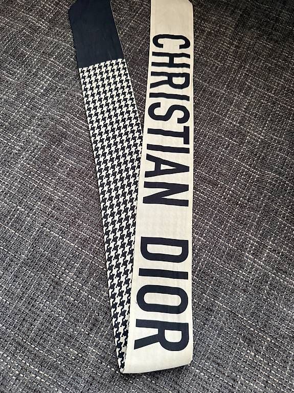 Foulards, Tücher & Schals: Dior Scarves W Scarf-Mitzah – Gebraucht aus Dübendorf von lilasonderbar