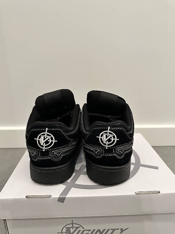 Scarpe da uomo: Vicinity Akimbo low noir – Usato da Puplinge venduto da Ella.gllt 3