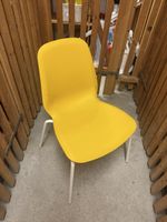 Ikea Gelbe Kunststoffschale Stuhl mit weissen Metallbeinen 