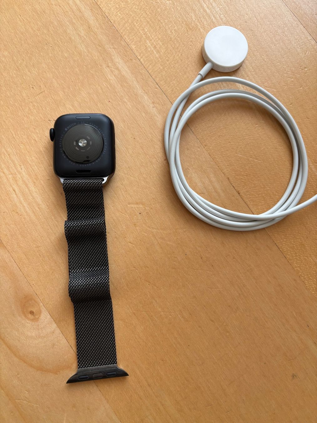 Apple Smartwatch: Apple Watch SE (GPS) 40mm – Usato da Reichenburg venduto da Rooskey 2