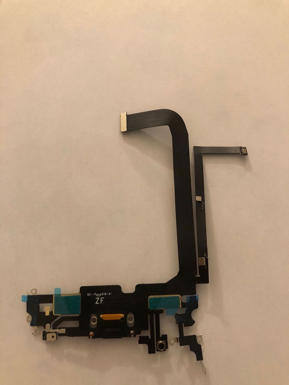 Apple Handys / Smartphones: Connecteur de charge iPhone 13 pro max  - Pièce de rechange – Neu und originalverpackt aus Leukerbad von mig_8bbp 1