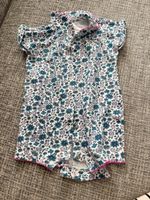 Strampler mit Blumenmuster 53 cm