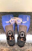 Flossen und Taucher Brille