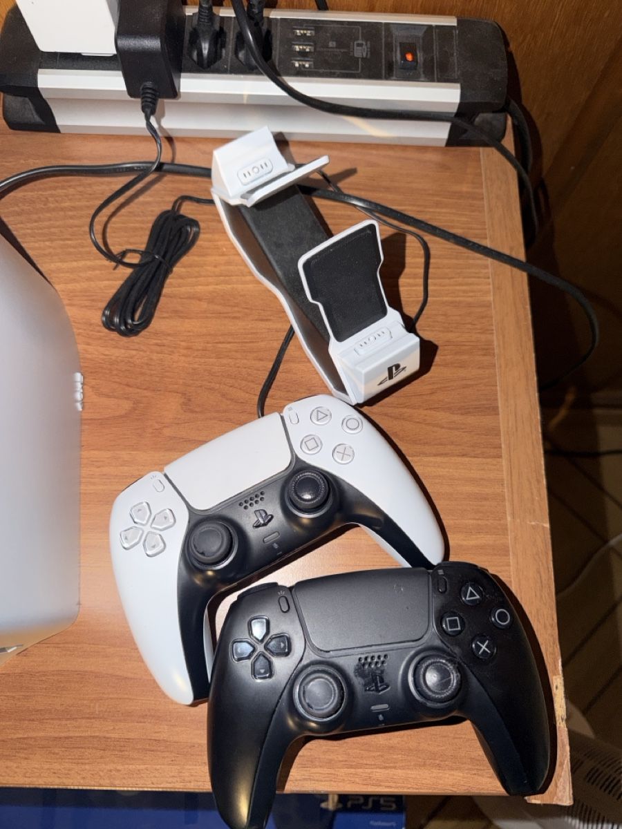 Sony Consoles: Console Sony PlayStation 5 con due controller e base – Neuf (Voir description) à Wilderswil par Pacoakashop 4