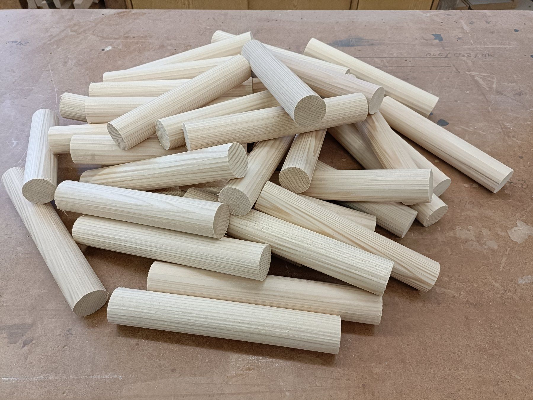 Articoli in legno: Holzstäbe Fichte, geschrobbt, D= 40mm – Nuovo (secondo la descrizione) da Kerns venduto da Frewa 1