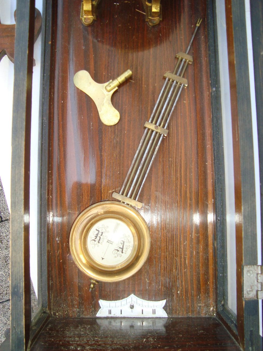 Pendules & Horloges murales: antiker Wand Regulator, Nussbaumholz – Défectueux à Oberdorf NW par Lufao 2