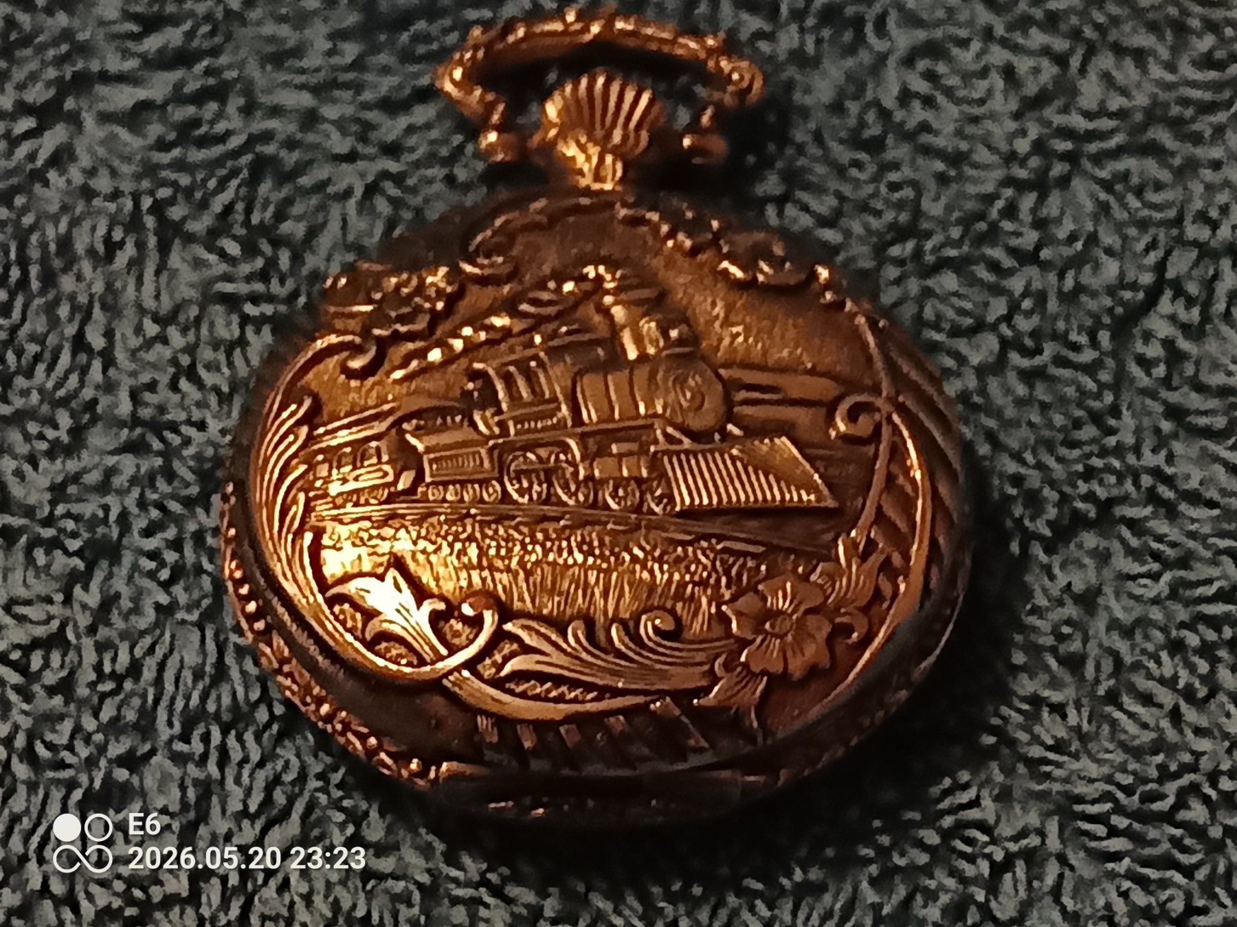 Orologi: Taschenuhr mit Lokomotive – Usato da Zürich venduto da Mitzi6