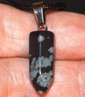 Halskette 30F – Säule Schneeflocken Obsidian