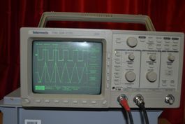 TEK TDS 320 Digital Real Time Oscilloscope 100 MHz / 500 MS/