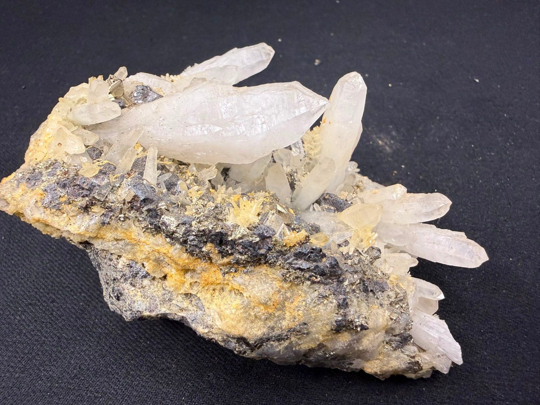 Minerali & Pietre curative: Quarz mit Pyrit und Galena – Usato da Schinznach Bad venduto da Demerald 3