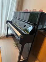 Klavier Yamaha P121 HG schwarz poliert Messing Gratis Hocker