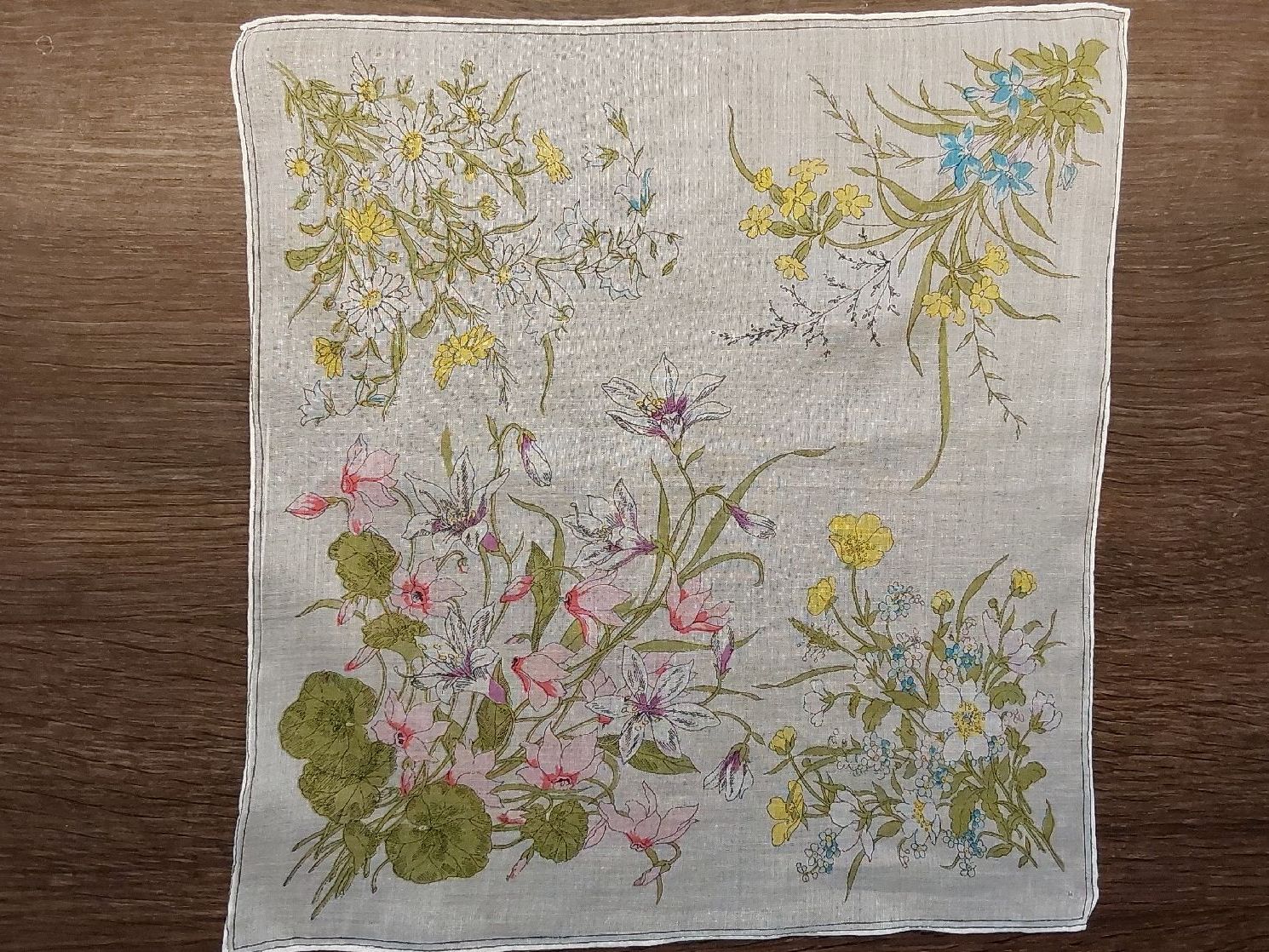Altro in  Abbigliamento & Accessori: Taschentuch Motiv Blumen – Nuovo (secondo la descrizione) da Köniz venduto da scopello12