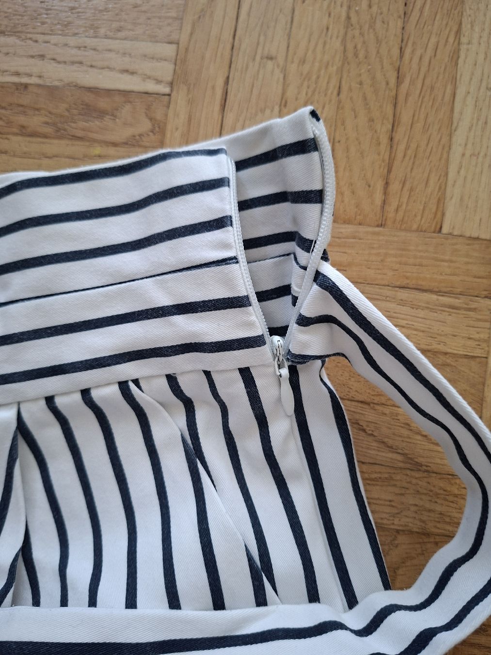 Zara Pantaloni: Short Zara rayé, taille L - neuf – Nuovo (secondo la descrizione) da Plan-les-Ouates venduto da Laly_92 2