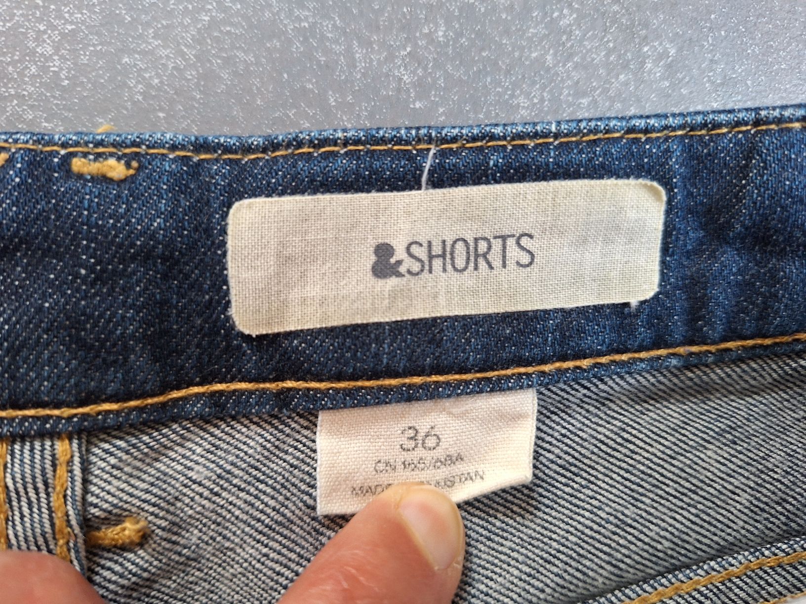 H&M Pantaloni: Shorts von H&M, Grösse 36 – Usato da St.Gallen venduto da dajo0809 3