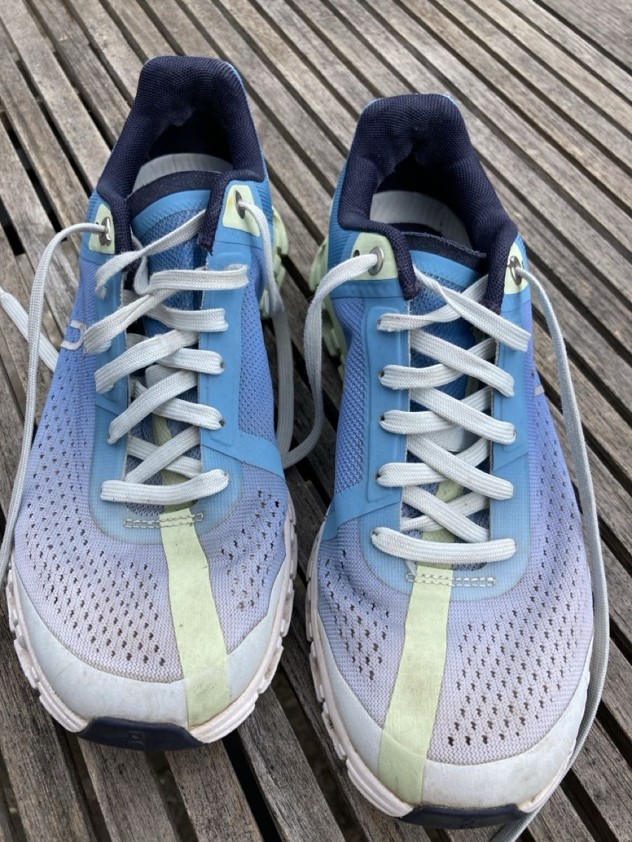On Chaussures femmes: Laufschuhe ON Cloud, Grösse 37.5 – D'occasion à Saanen par mia_vogr 1