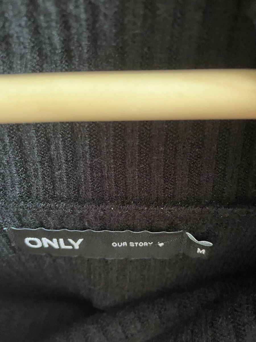 Only Maglioni & Felpe: Only Pullover Schwarz mit Rollkragen Grösse M  – Usato da Oberwil BL venduto da Petermib 2