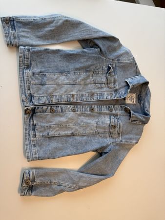 Tolle Jeansjacke von 'Strong Girls'! Grösse 158/164.