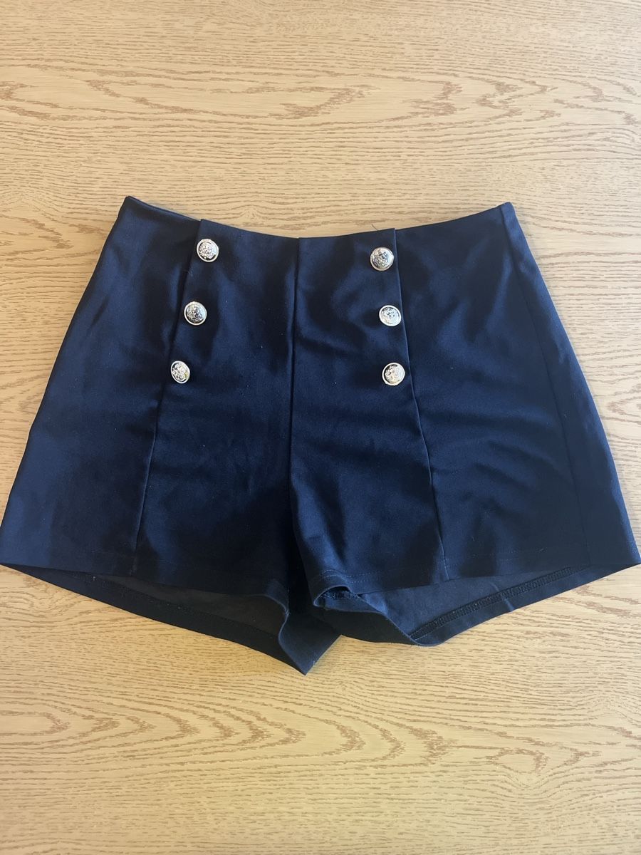 Lots de vêtements: Lors deux shorts  – D'occasion à Courgenay par tat_w5vc 1
