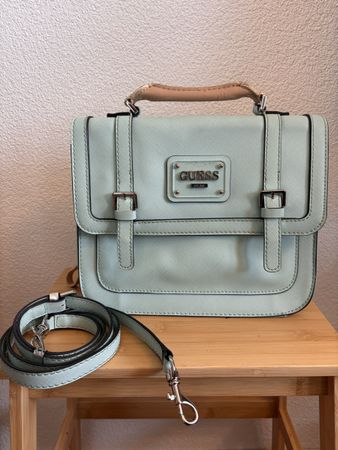 pastell-blaue Guess Handtasche