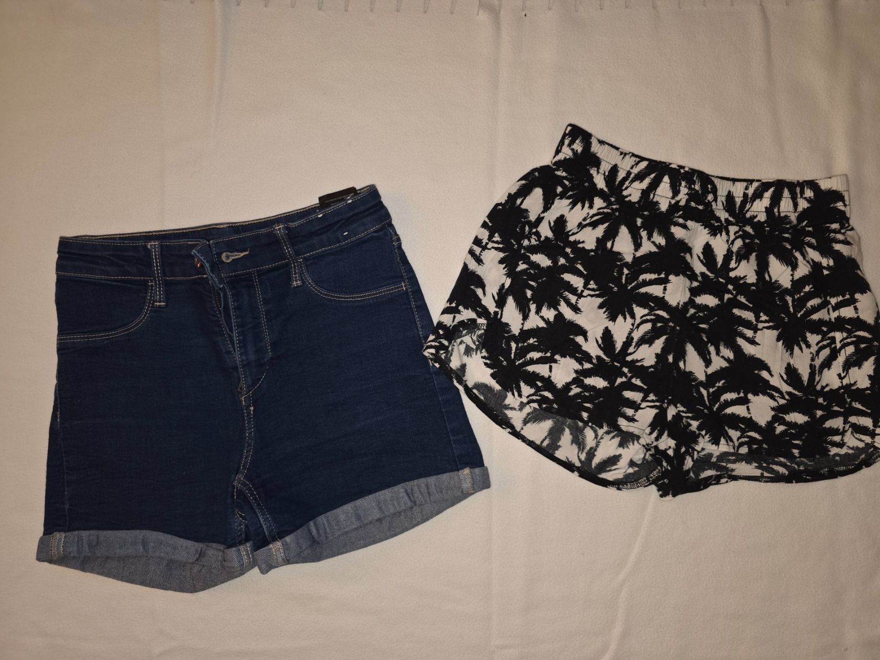 H&M Pantaloni: 2 x Shorts H&M Gr 146 – Usato da Effretikon venduto da gonzzi