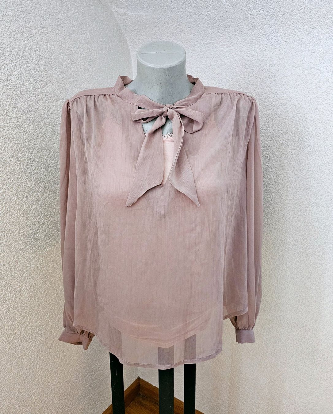 Only Lotti di vestiti: Only Studio chice Bluse plus passendes Top Gr. 36 – Usato da Füllinsdorf venduto da Sunnebliemli7
