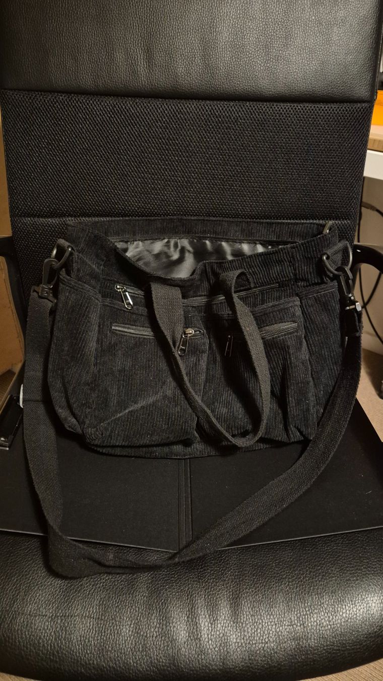 Borse da donna: Schwarze Cord Handtasche – Usato da St. Gallen venduto da justmeeee