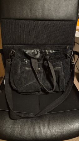 Schwarze Cord Handtasche