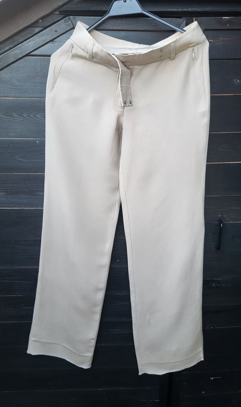 Pantaloni: Pantalon beige en soie – Nuovo (secondo la descrizione) da Fribourg venduto da VictoriaShop7 2