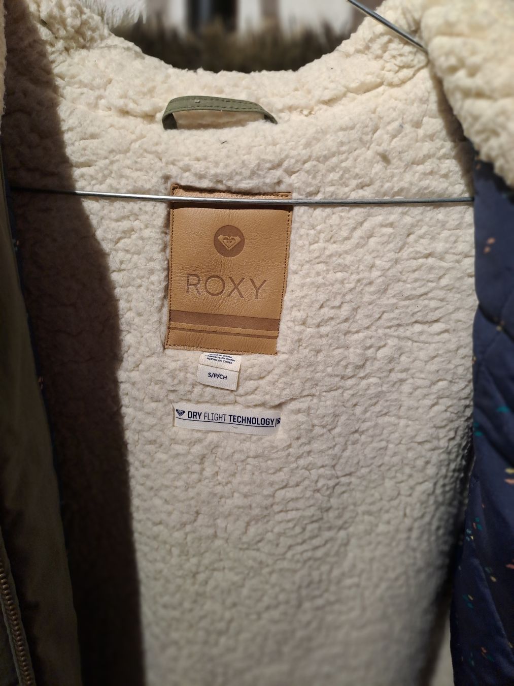 Roxy Giacche: Manteau d'hiver Roxy, taille S – Usato da Valeyres-sous-Montagny venduto da Romy. 5