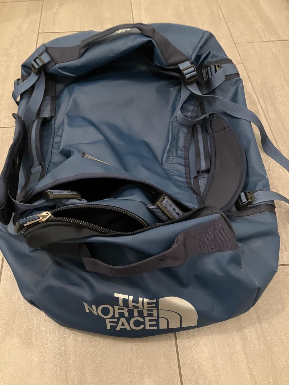North Face Taschen: The North Face Tasche – Gebraucht aus Bubikon von tokidoki 1