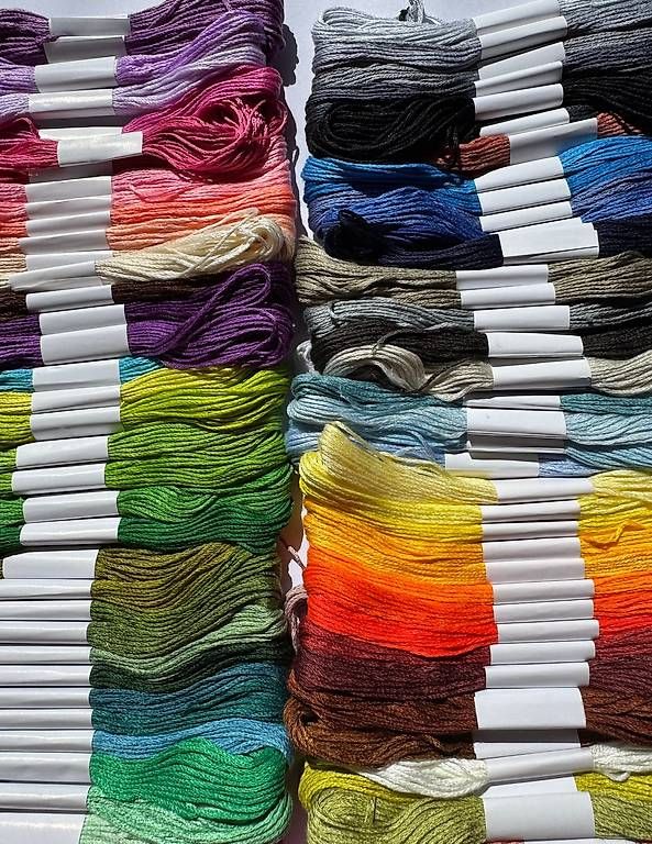 Kit bricolage: 100 x Garn Stickgarn Armbändeli Knüpfen – Nuovo e nell'imballaggio originale da Leuggern venduto da unico10 2