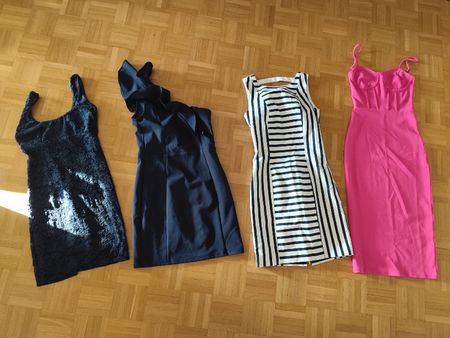 Vier Damenkleider in XS