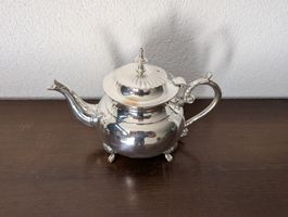 Kanne versilbert mit Henkel und Deckel