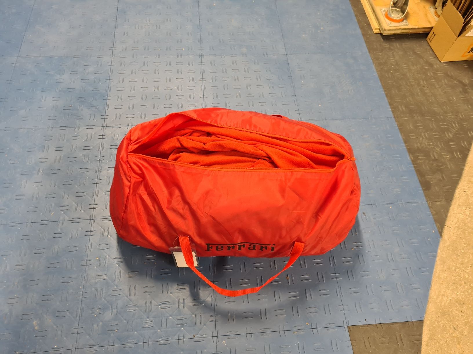 Abdeckhülle: Original Ferrari 430 Cover Auto Abdeckhaube Pyjama F430 rot – Gebraucht aus Volketswil von Swisstec 1