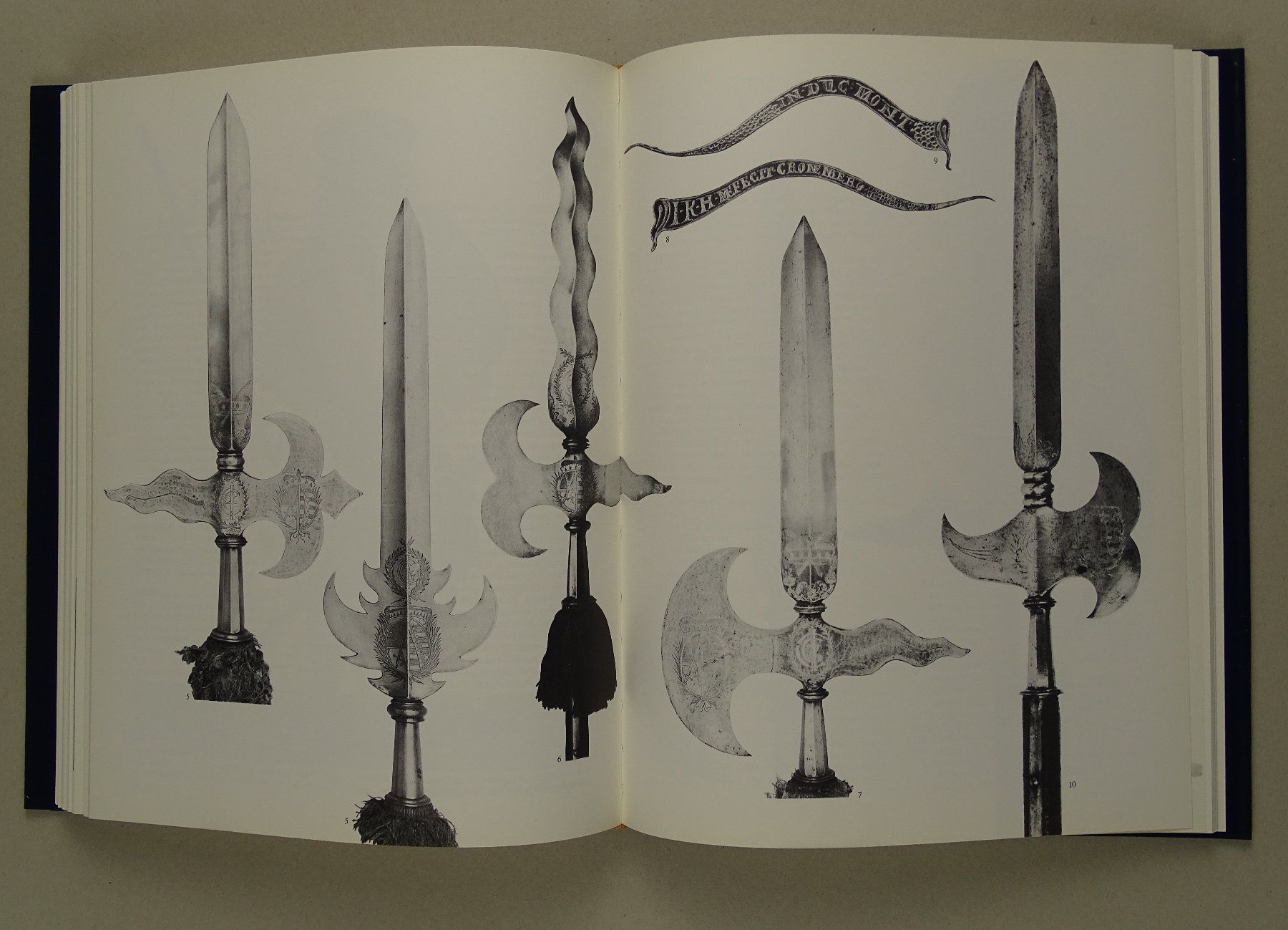 Libri: BLANKWAFFEN ARMES BLANCHES ARMI BIANCHE EDGED WEAPONS – Usato da Grüningen venduto da Kartensammler 4