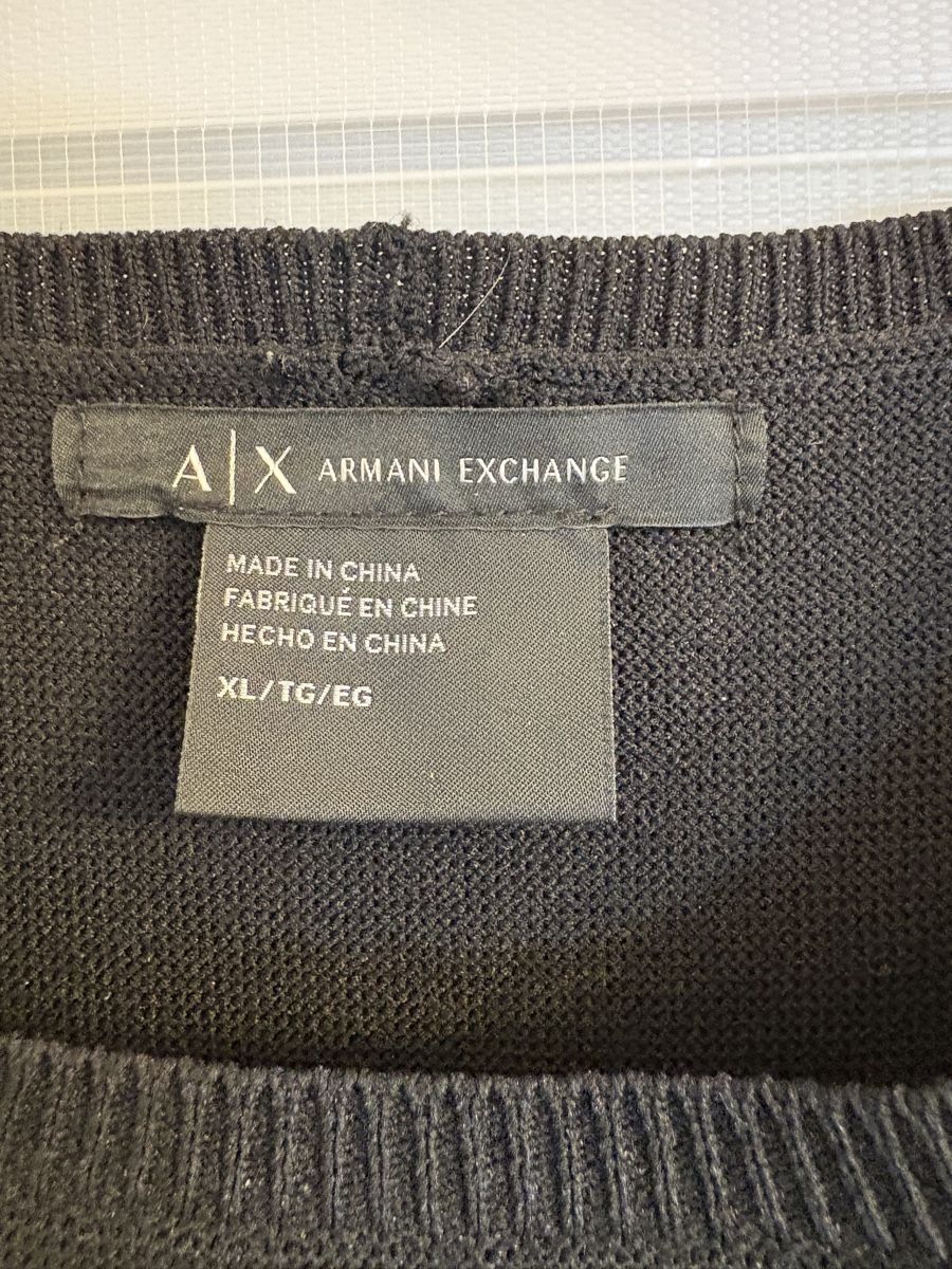 Armani Top: Schwarzes Top von Armani Exchange – Nuovo (secondo la descrizione) da Basel venduto da lolushka 1