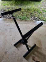 Gebrauchte, robuste Monitor-Ständer, schwarz.
