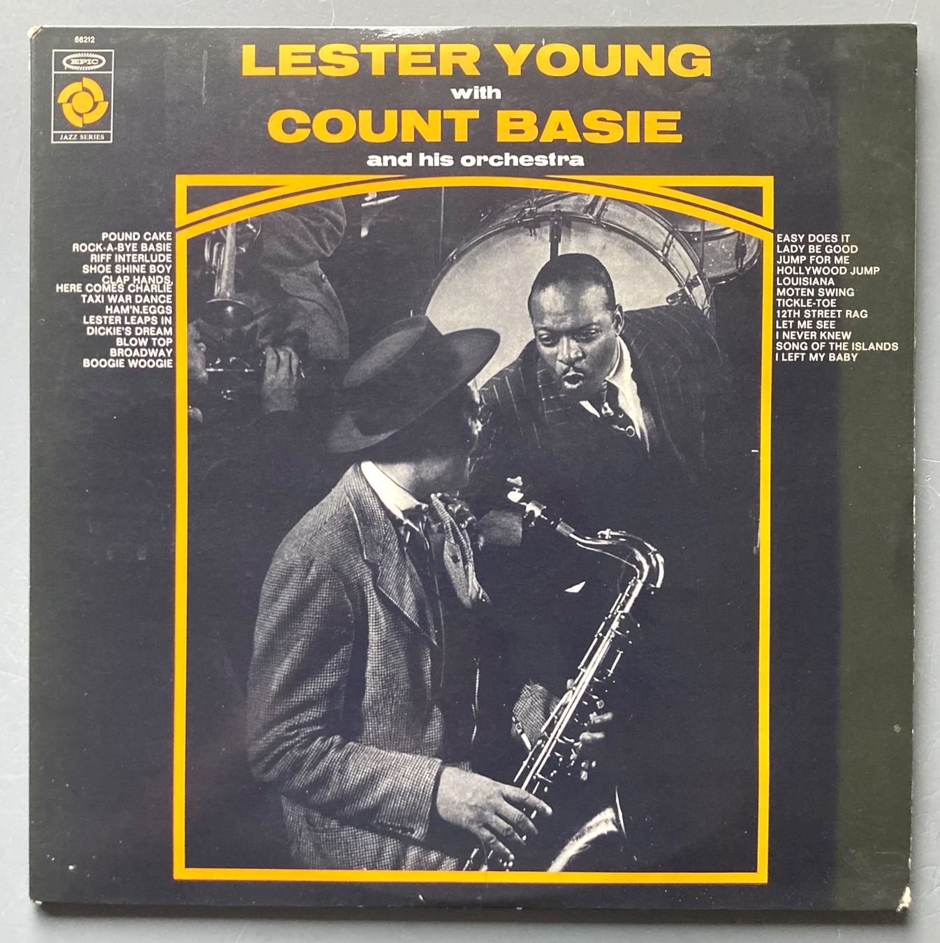 Dischi in vinile: LESTER YOUNG WITH COUNT BASIE ORCHESTRA - LESTER YOUNG MEMOR – Usato da Poliez-Pittet venduto da Newtown-Records