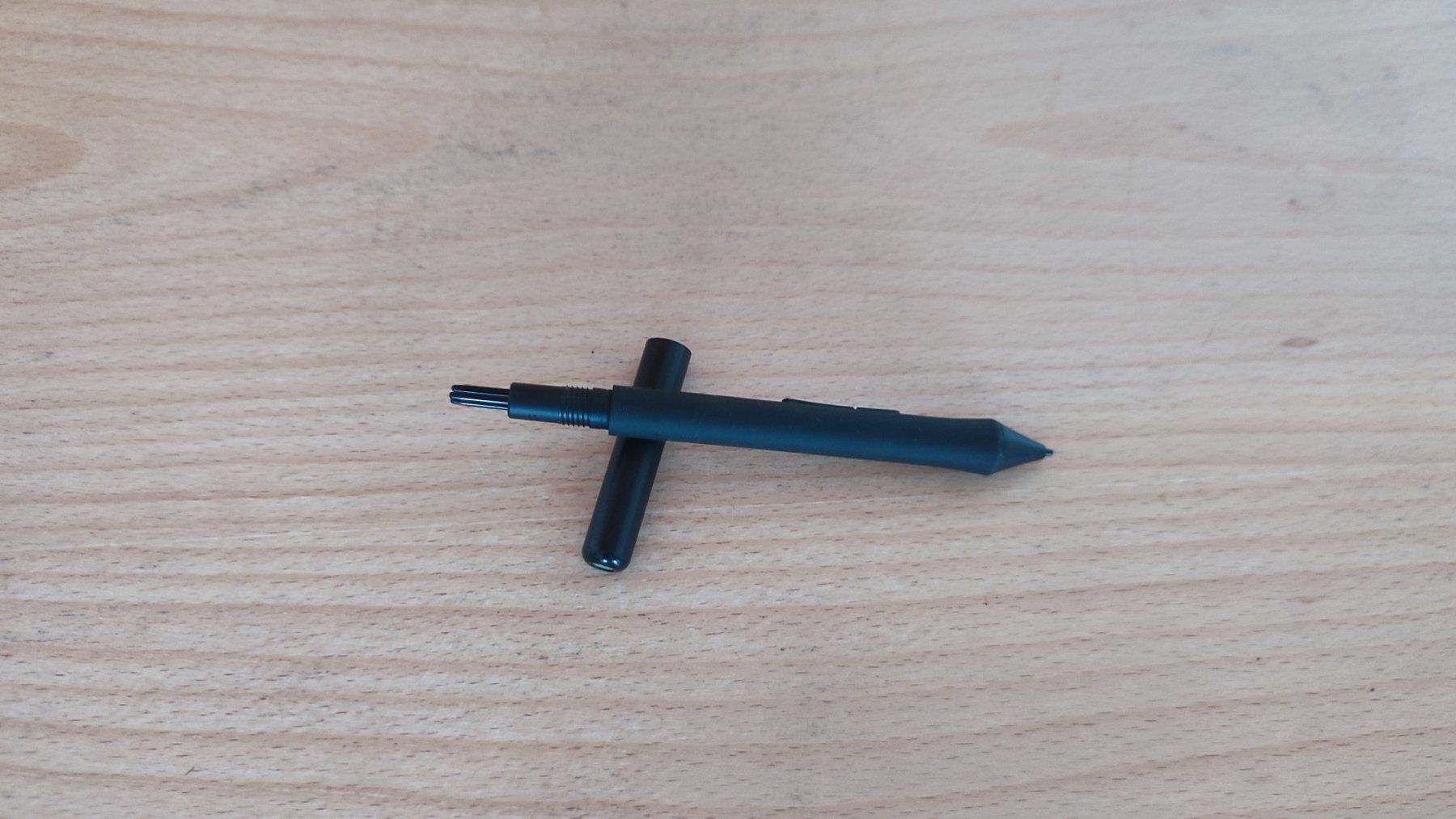 Wacom Tablet PC: Grafiktablett Wacom Intuos mit Stift schwarz – Nuovo (secondo la descrizione) da Nussbaumen AG venduto da Verkauufer24 4