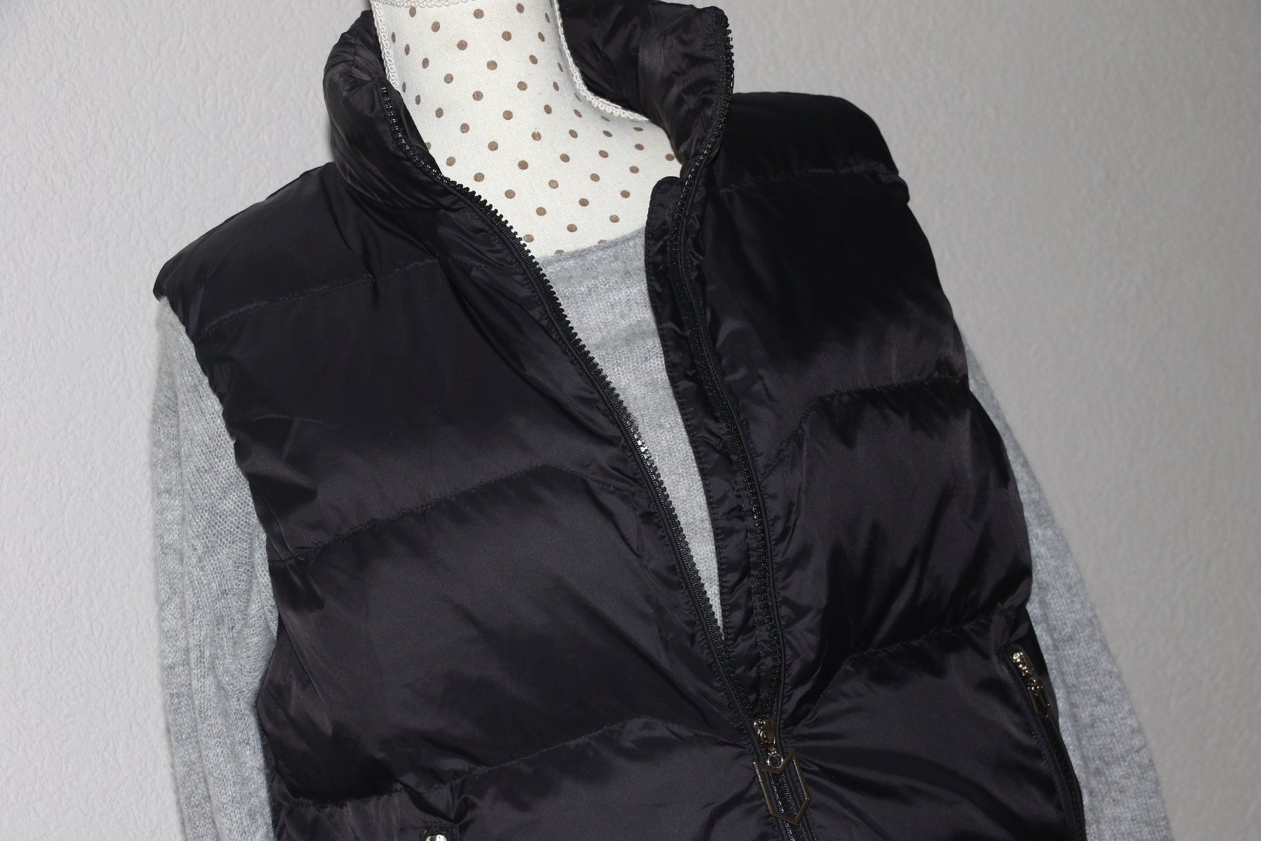 Gilet & Giacche senza maniche: Neue stylische Daunenweste eher Gr.M – Nuovo e nell'imballaggio originale da Oberwil-Lieli venduto da Svetlana28 5
